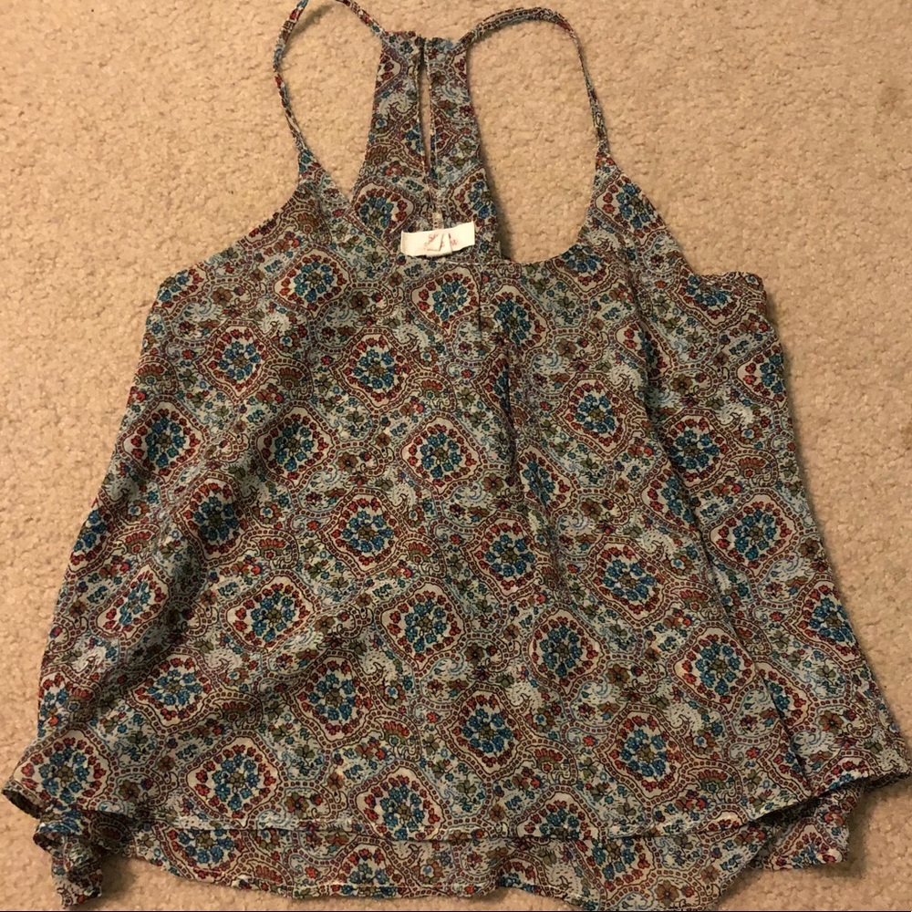 Patterned tank